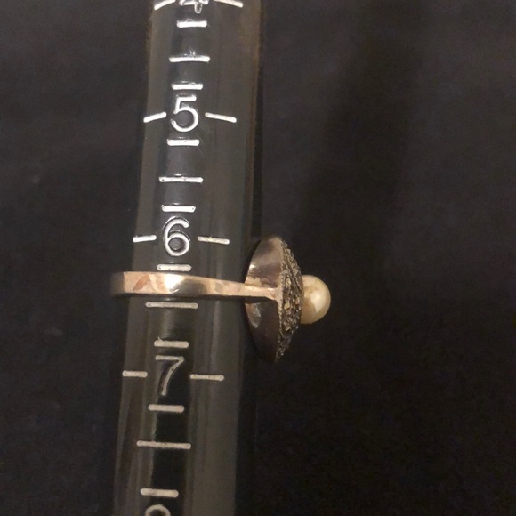 🎉HP🎉✨Vintage Pearl Ring✨ - Picture 4 of 4